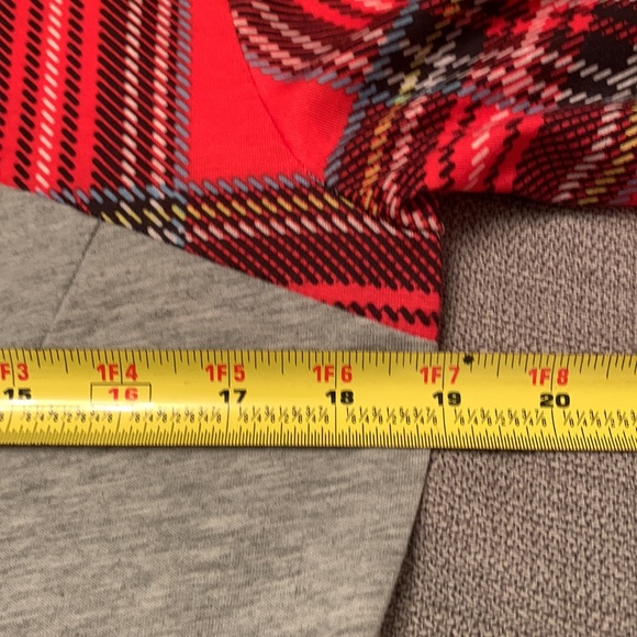 Like New Simply Southern Collection Twist Knot Plaid Top Christmas Holiday - Picture 7 of 12